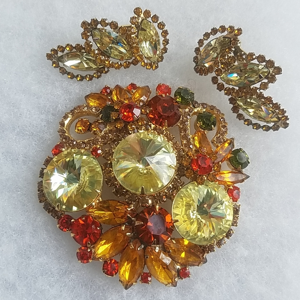 WEISS BROOCH PIN & EARRINGS - Picture 2 of 8